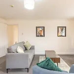 Bright 1 Bed Harbour-side W Sea Views Апартаменты *