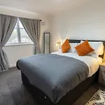 Bright 1 Bed Harbour-side W Sea Views Апартаменты *