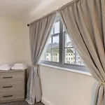 Bright 1 Bed Harbour-side W Sea Views
