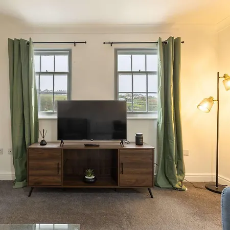 Bright 1 Bed Harbour-side W Sea Views *