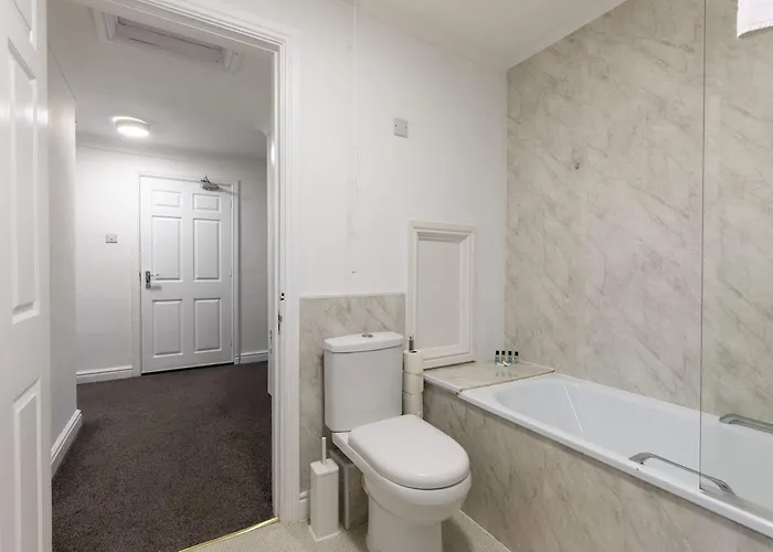 Bright 1 Bed Harbour-side W Sea Views Apartment *