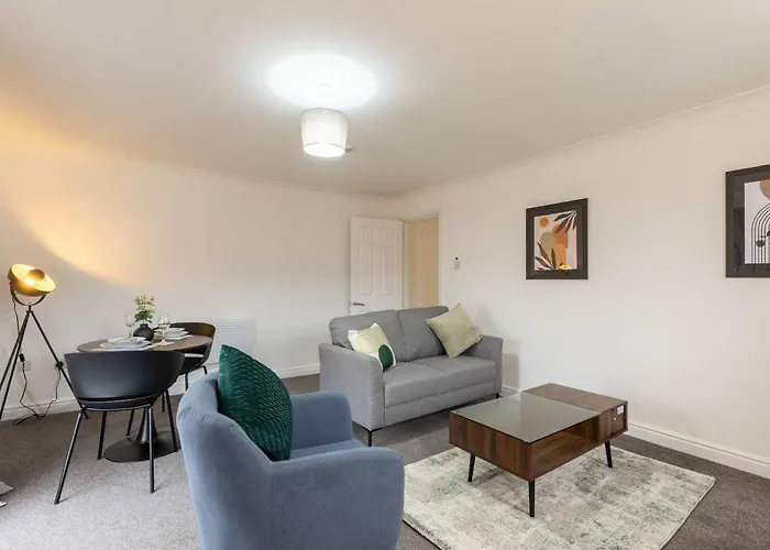 Bright 1 Bed Harbour-side W Sea Views Apartment *