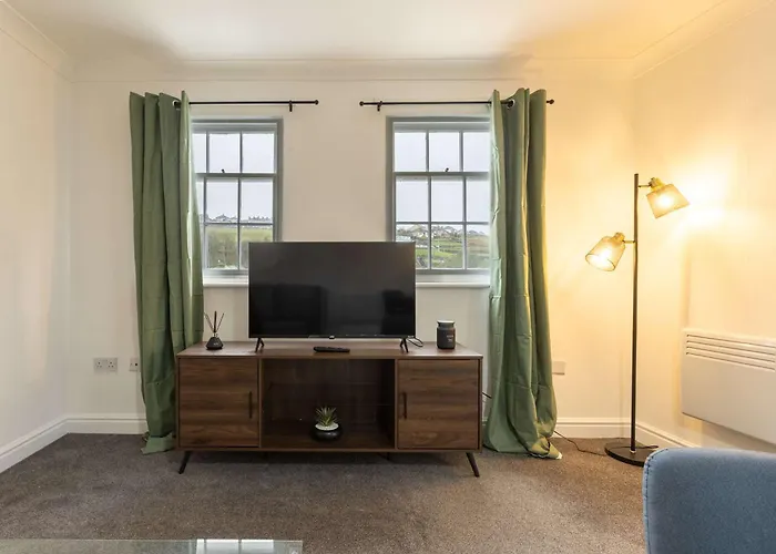 Bright 1 Bed Harbour-side W Sea Views *