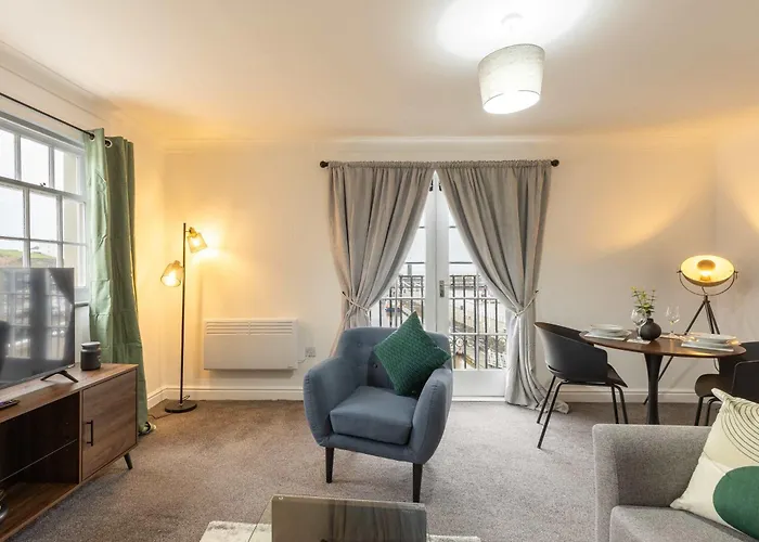 Bright 1 Bed Harbour-side W Sea Views Apartment Whitehaven