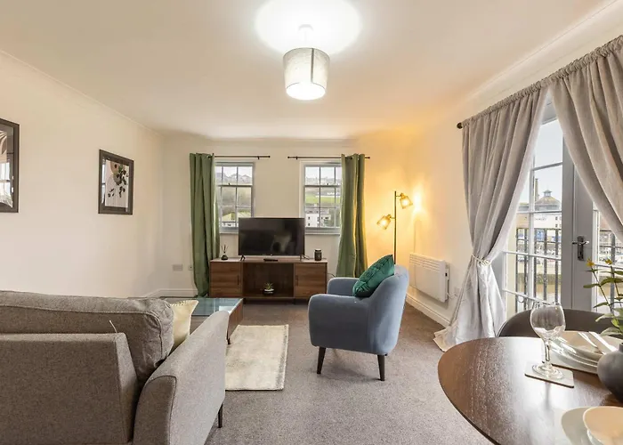 Bright 1 Bed Harbour-side W Sea Views *