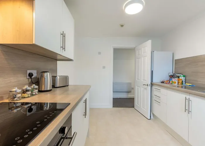 Bright 1 Bed Harbour-side W Sea Views *