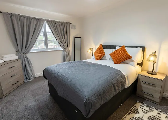 Bright 1 Bed Harbour-side W Sea Views Apartment *